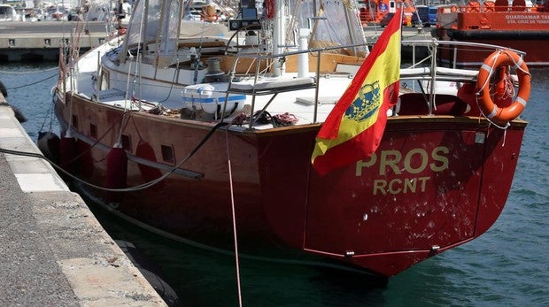 El velero que imita el viaje de Magallanes y Elcano se prepara en Las Palmas para cruzar el Atlántico