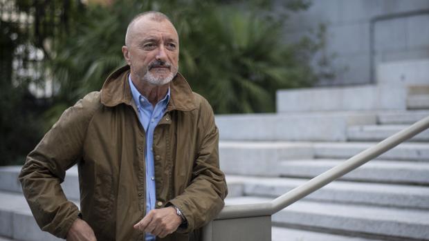 Pérez-Reverte y su sentida admiración por los artificieros «que cortan el cable rojo»