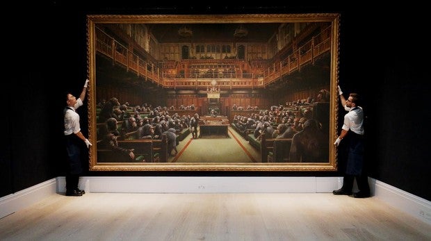 El Parlamento británico lleno de chimpancés de Banksy se vende por 11 millones de euros