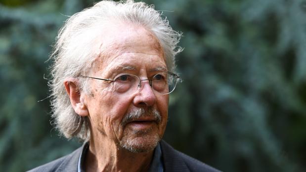 Las víctimas del genocidio de Srebrenica piden retirar el Nobel a Handke