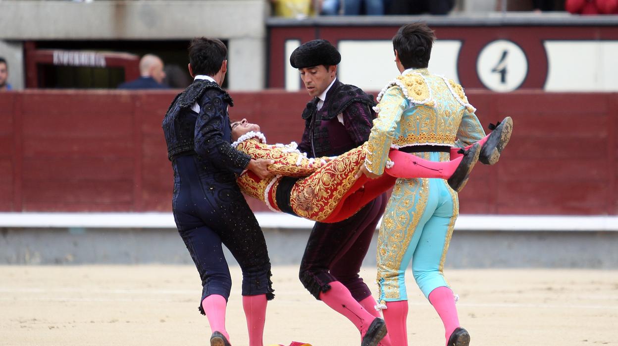 Gonzalo Caballero, en el momento de ser trasladado a la enfermería