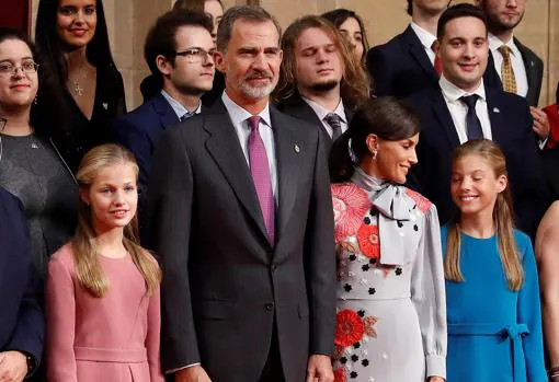 La Princesa Leonor y la Infanta Sofía participan por primera vez con los Reyes en las audiencias en Oviedo