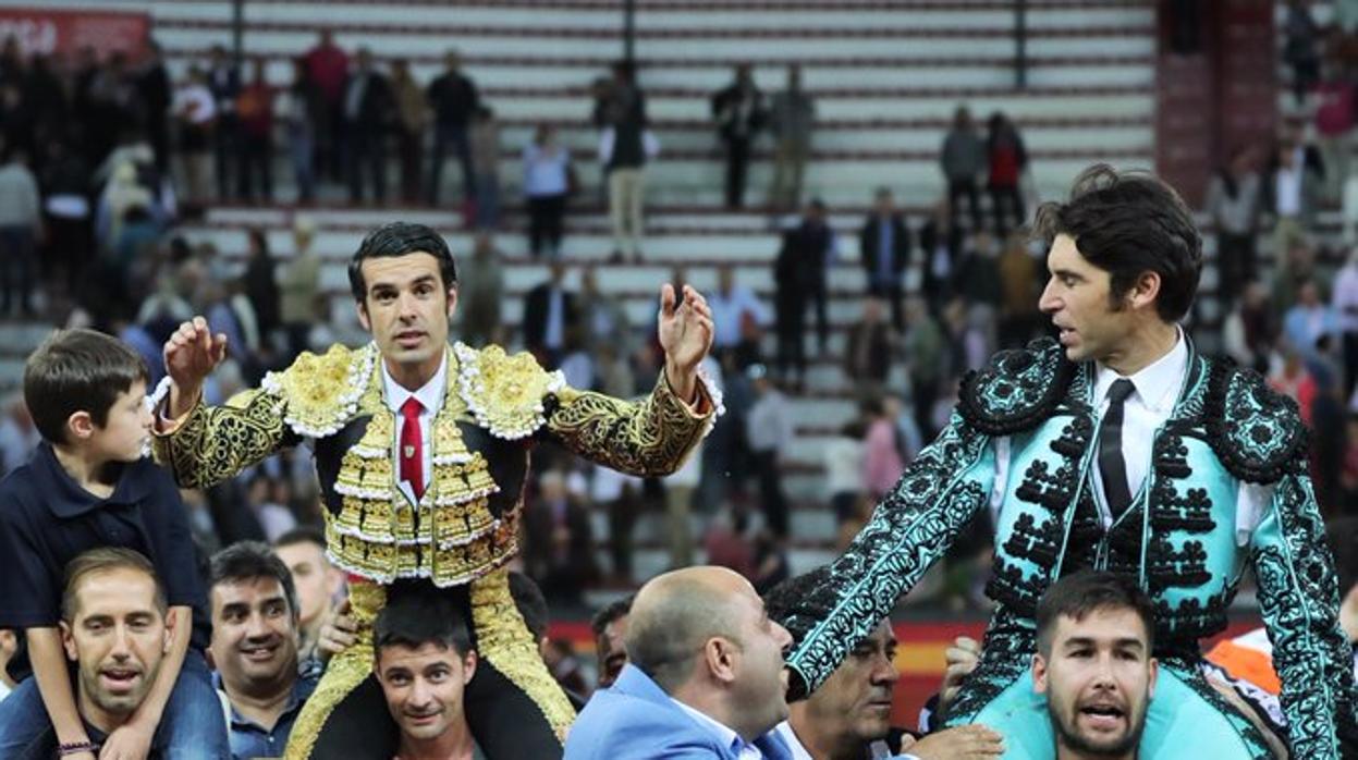 Emilio de Justo y Cayetano, a hombros en Jaén