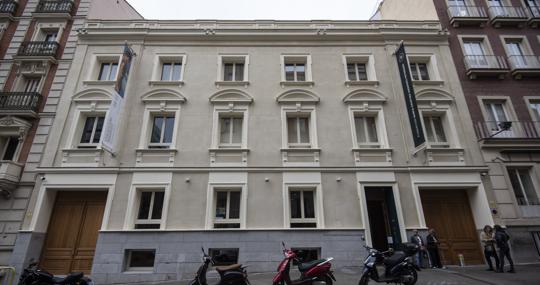 Fachada del edificio que acoge la sede de la Fundación María Cristina Masaveu Peterson en Madrid