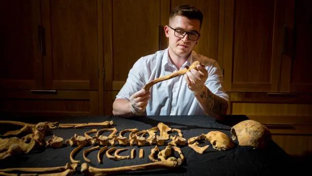 Hallan dos esqueletos de tiempos de los Tudor en la Torre de Londres