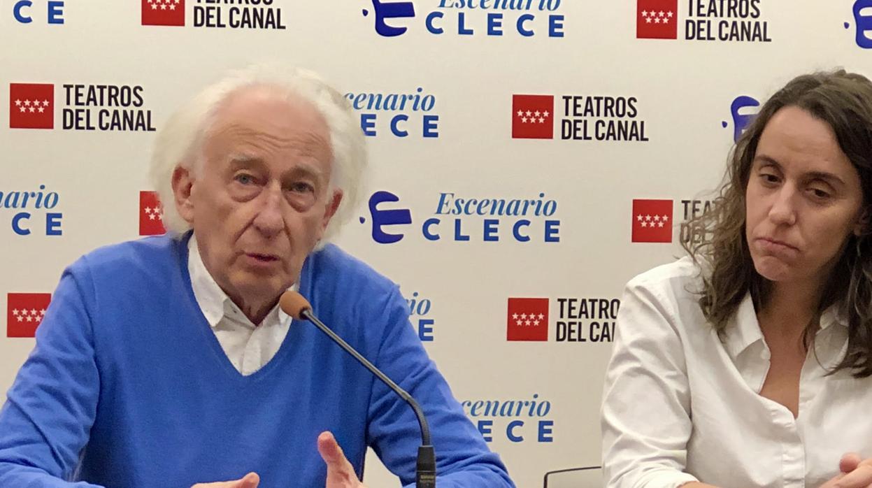 Albert Boadella, junto a Martina Cabanas, ayer en los Teatros del Canal