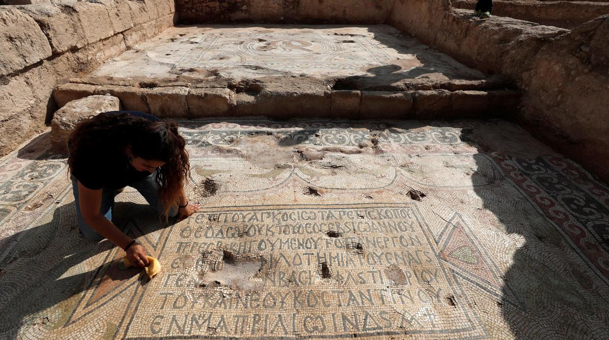 Uno de los mosaicos descubiertos en la iglesia del «Glorioso Mártir», cerca de Jerusalén