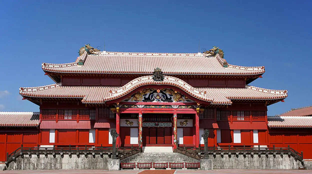 Un incendio consume el icónico Castillo Shuri de Japón
