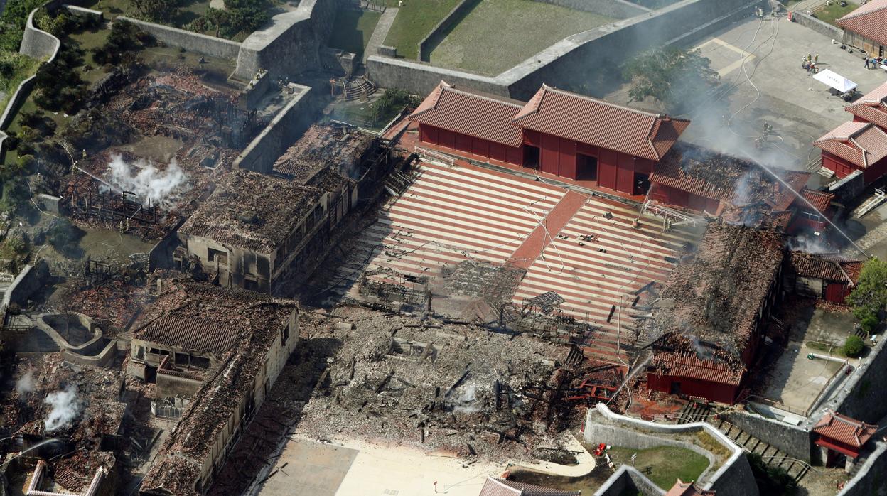 Estado del castillo de Naha tras el incendio