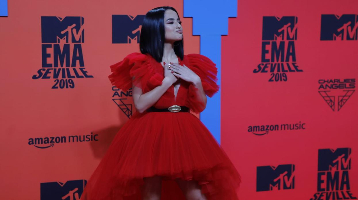 Becky G en la alfombra roja