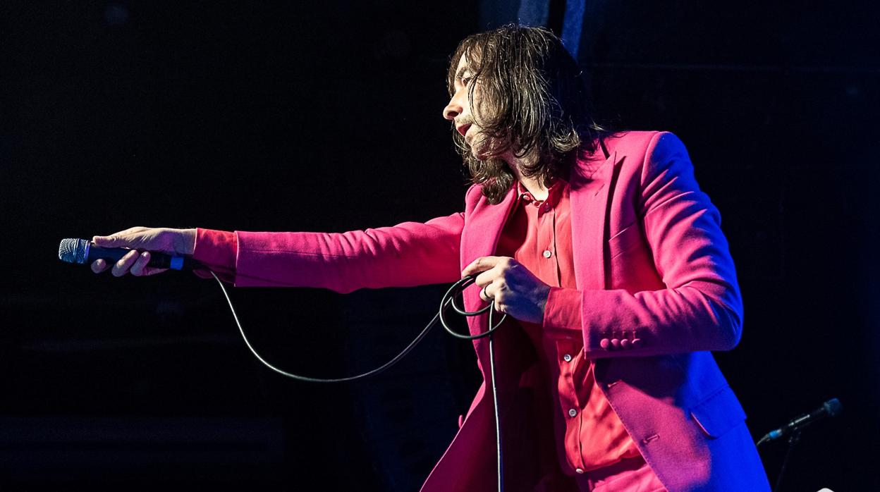 Bobbie Gillespie, líder de Primal Scream, durante la actuación