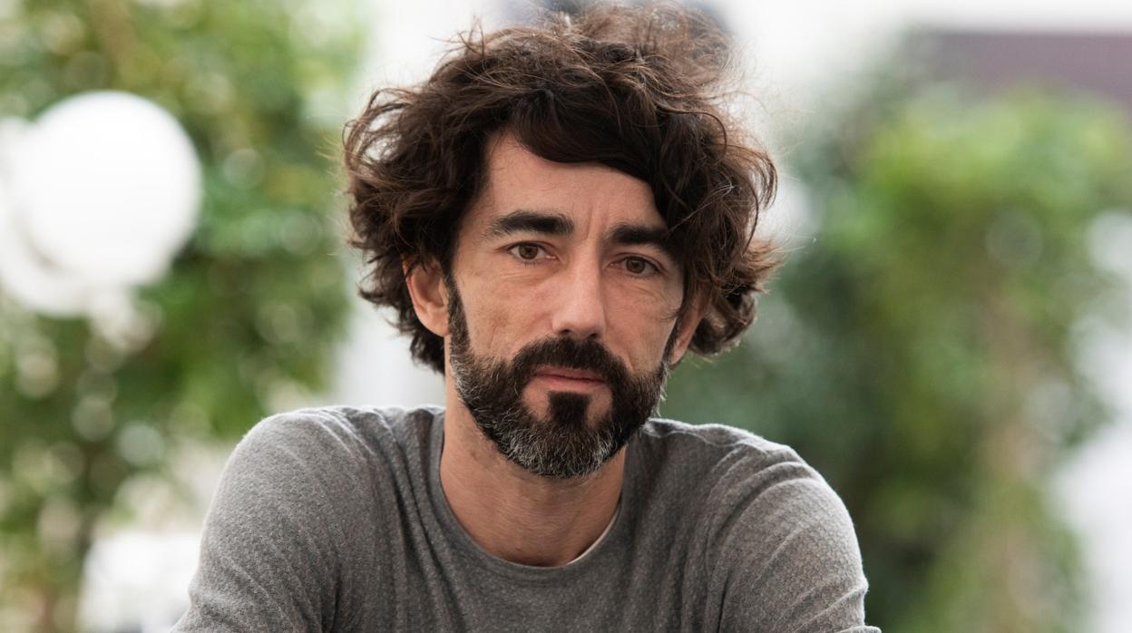 El cineasta Eloy Enciso ha presentado en el Festival de Cine Europeo de Sevilla su segundo largometraje de ficción, «Longa noite»