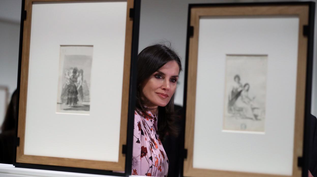 Doña Letizia, durante su visita a la exposición de dibujos de Goya en el Prado