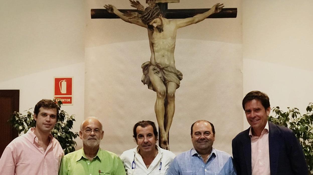 Manolo Vázquez (hijo), Dávila Miura y el nieto de Pepe Luis, junto al actual hermano mayor y su predecesor