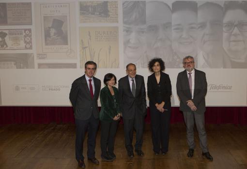 De izquierda a derecha, Rafael Fernández de Alarcón, Maria Luisa Cuenca, Javier Solana, Sonia Prior y Miguel Falomir, durante la presentación de los dos nuevos archivos documentales online del Prado