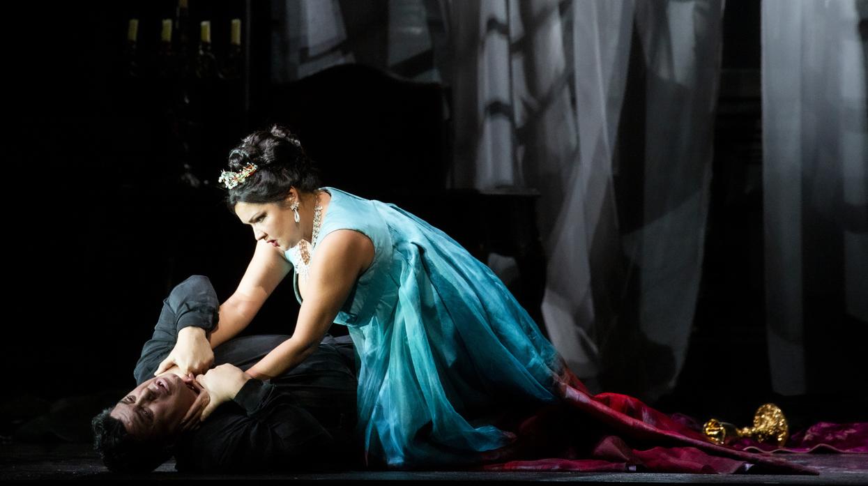 Anna Netrebko (Tosca) y Luca Salsi (Scarpia)