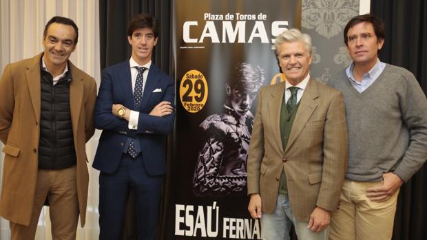 Esaú Fernández presenta su corrida benéfica en Camas