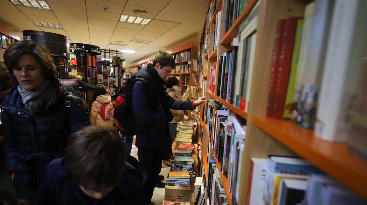 Una librería de Córdoba, abarrotada esta Navidad