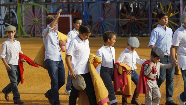 La Escuela Taurina de La Algaba inicia un nuevo curso con más de treinta jóvenes alumnos