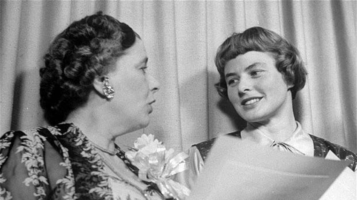 Rebecca West e Ingrid Bergman en el club de prensa de mujeres