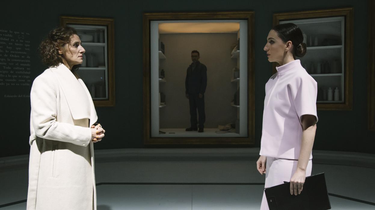 María Morales, Eva Rufo y, al fondo, Ángel Ruiz, en una escena de «Atentado»