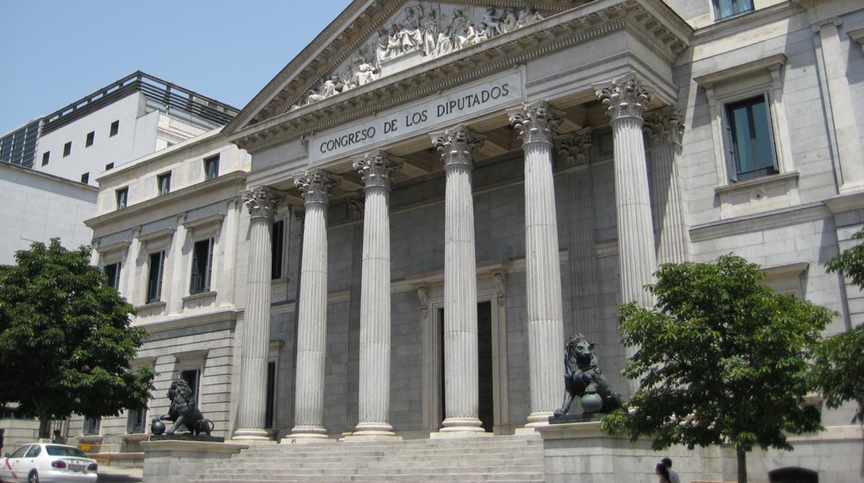 El Congreso de los Diputados, en la Plaza de las Cortes