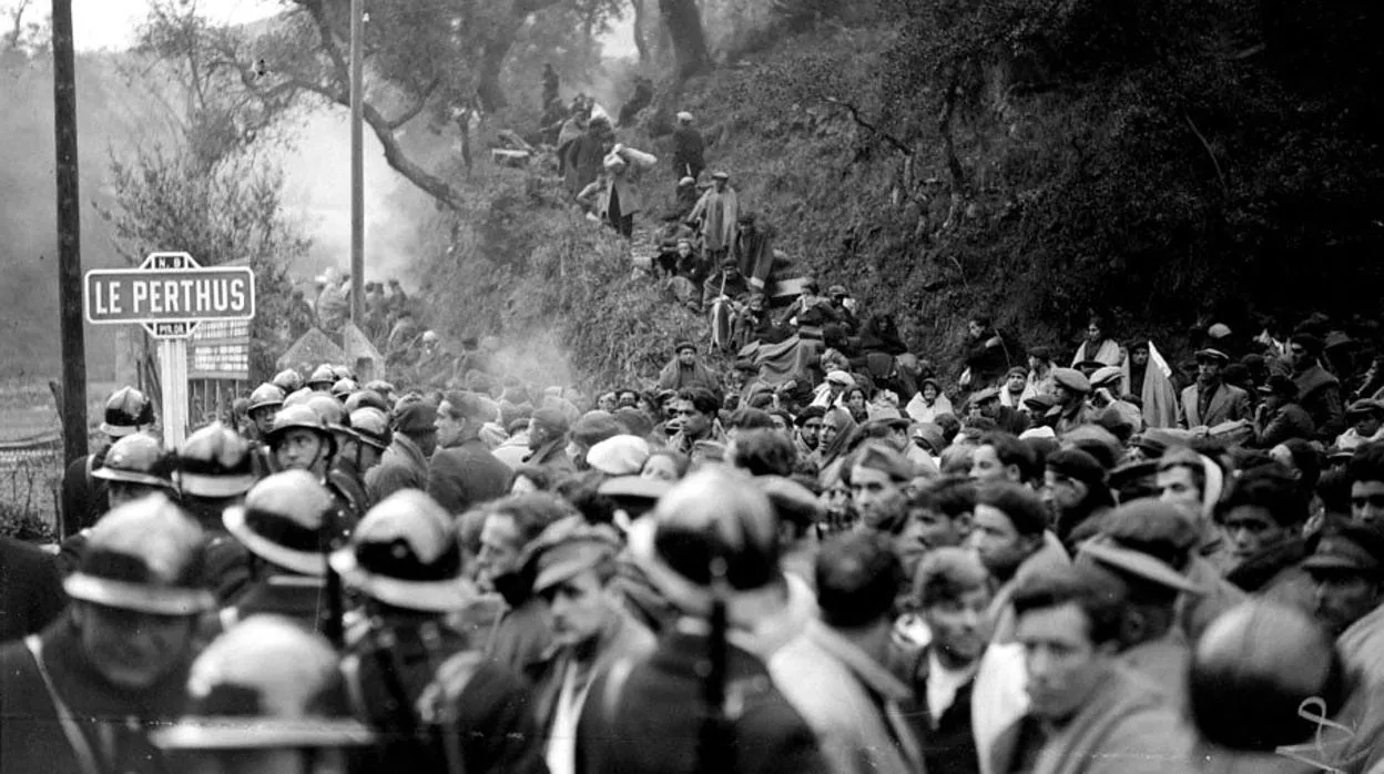 El lado francés del paso de La Junquera (Le Perthus), que vio pasar en 1939 la larga marcha de los exiliados
