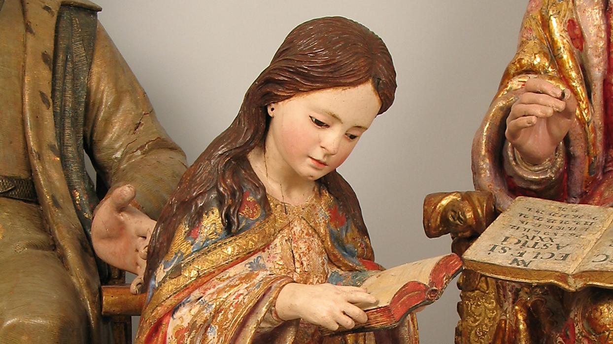 Detalle de la Virgen María leyendo, seleccionada en la iniciativa «Libera una escultura»