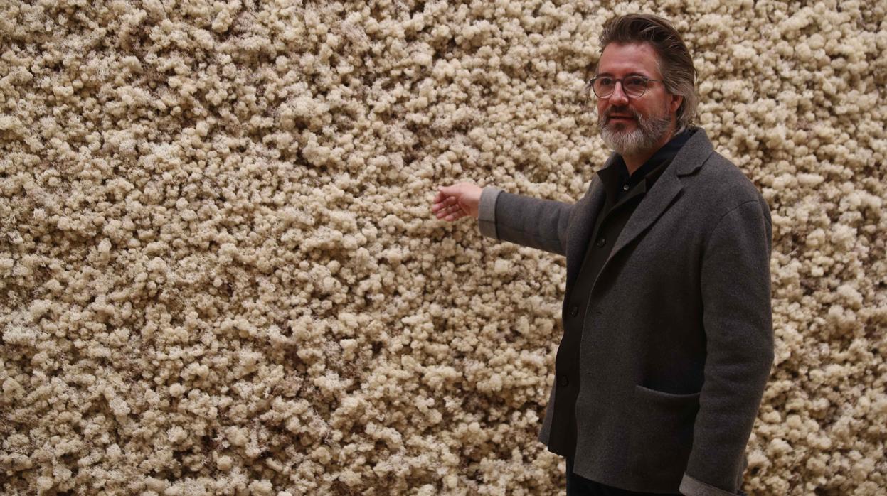 Olafur Eliasson, ante su obra pared de liquen de renos