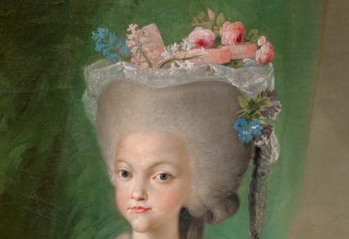 Detalle de «Carlota Joaquina, Infanta de España, Reina de Portugal», de Maella. Sobre su cabeza, jacintos azules, rosas y blancos