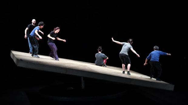 «Celui qui tombe», bailar sobre un escenario imposible, en el Teatro Central