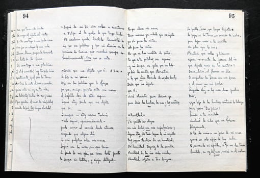 Los poemas que escribió durante la Guerra Civil están recogidos en cuatro cuadernos, siendo los primeros versos del 24 de julio de 1936