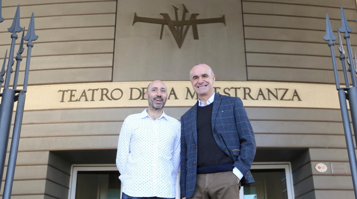 El director del Teatro de la Maestranza, Javier Menéndez y el delegado de Cultura, Antonio Muñoz