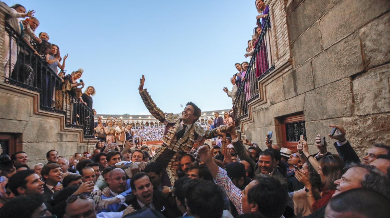 Pablo Aguado, a hombros el pasado año en Sevilla