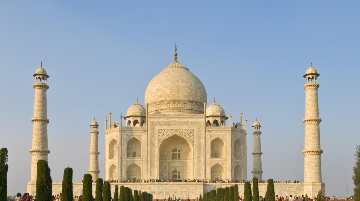 India cierra el Taj Mahal tras confirmar la tercera víctima mortal por el coronavirus