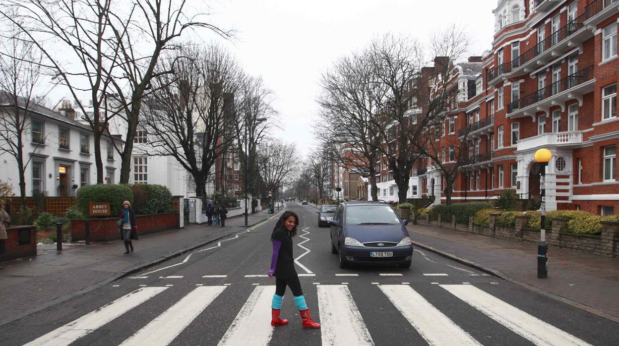 El paso de cebra de Abbey Road, repintado por el parón del coronavirus