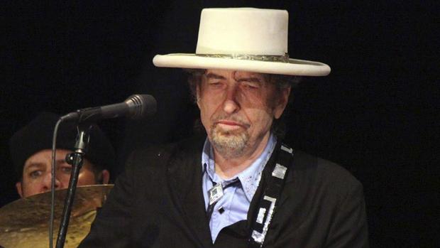 Bob Dylan vuelve a sorprender y estrena su segunda canción en un mes: «I contain multitudes»