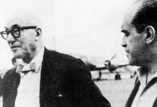 Niemeyer (derecha) junto a Le Corbusier