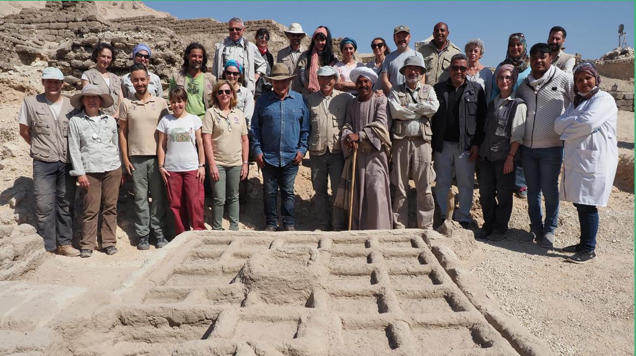 El equipo de arqueólogos que ha participado en la última expedición a Egipto