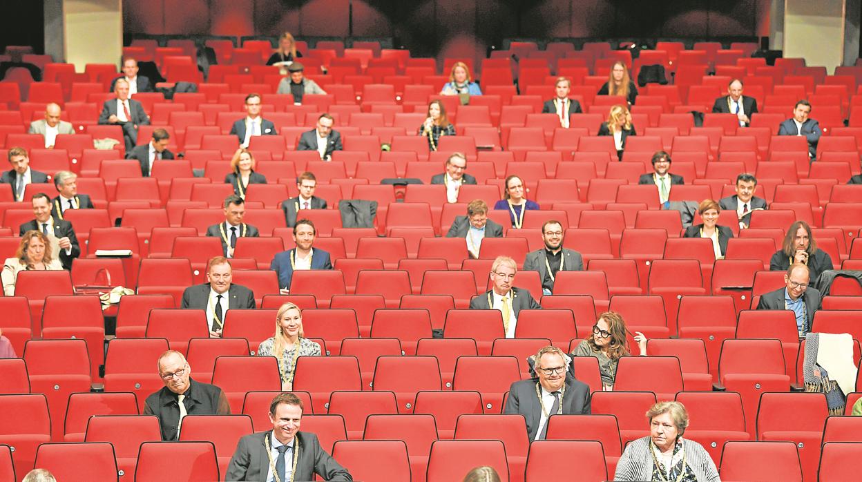 Una sala de teatro con distanciamiento. El sector denuncia que es imposible pagar la función con aforo recudico