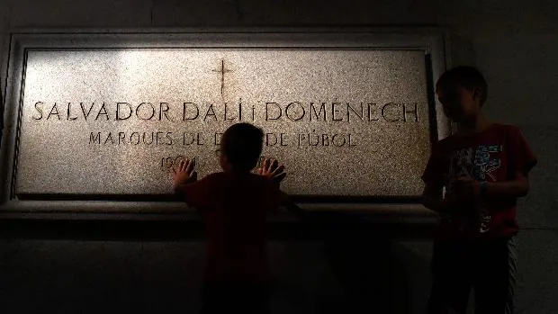 La falsa hija de Dalí, condenada a pagar el coste de la exhumación del artista