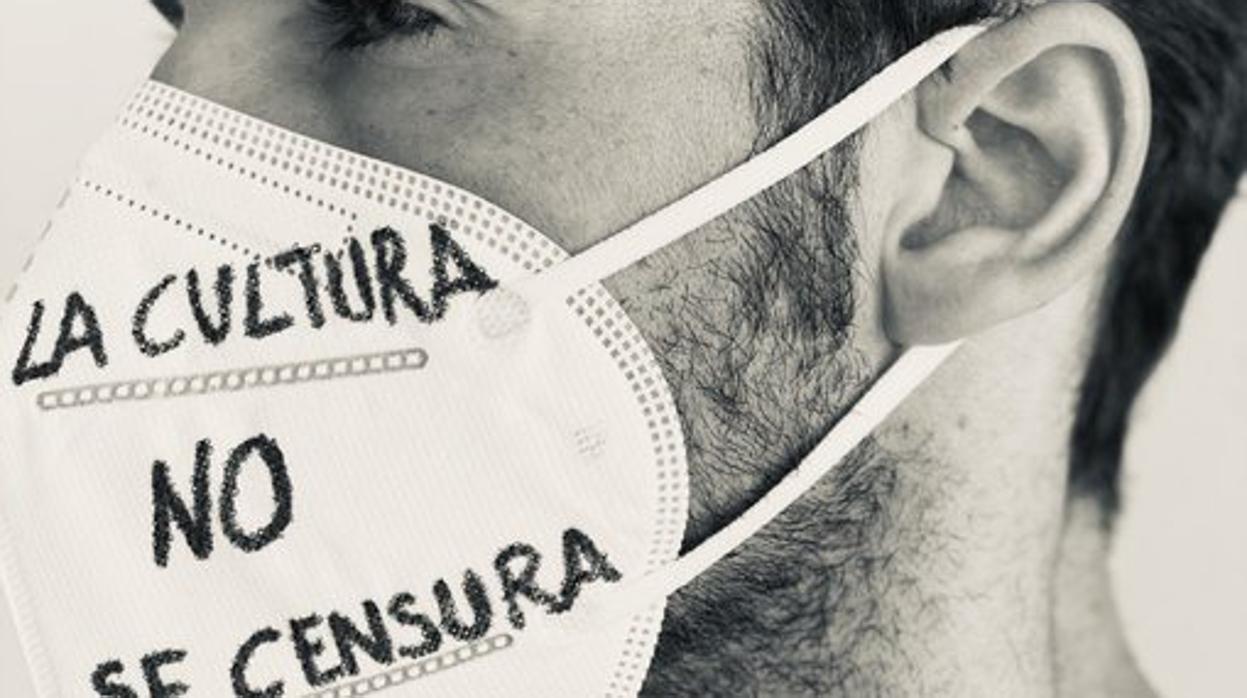 Cayetano ha colgado esta imagen en sus redes, con una mascarilla en la que señala que «la cultura no es censura»