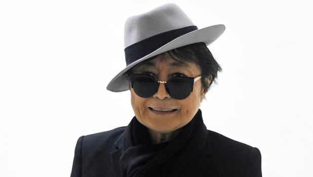 Yoko Ono inunda Oporto con 297 piezas de vanguardia