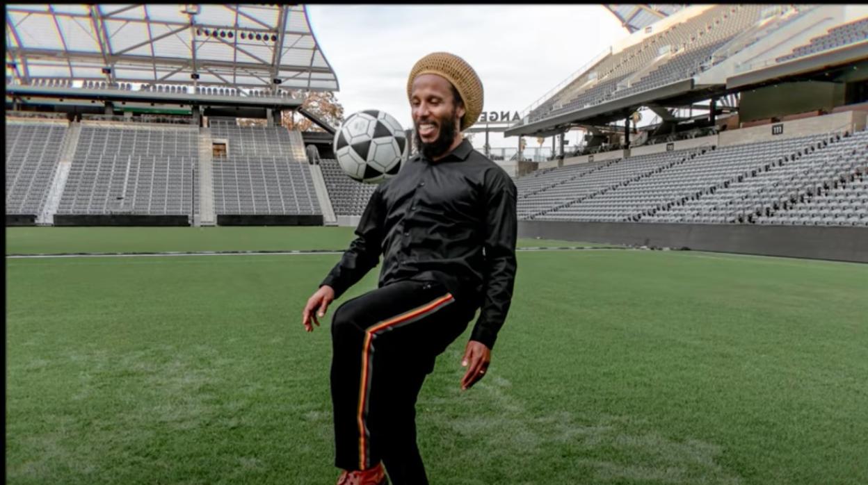 Bob Marley en un estadio de fútbol