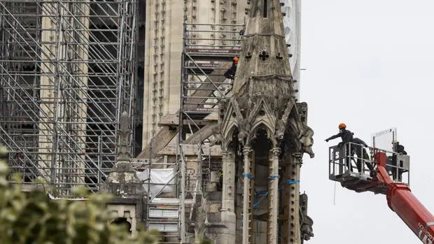 Comienza la retirada del andamiaje que salvó a Notre Dame del hundimiento