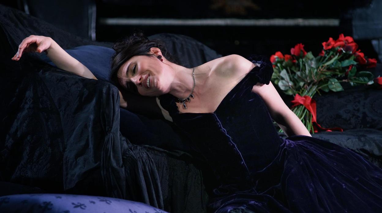La soprano Ermonela Jaho, en la producción de «La traviata» presentada en el Teatro Real en 2015