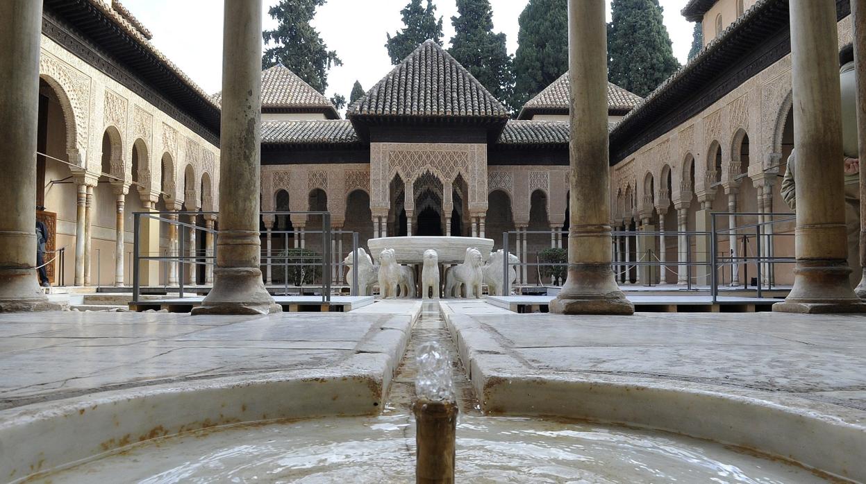 El Patio de los Leones de la Alhambra