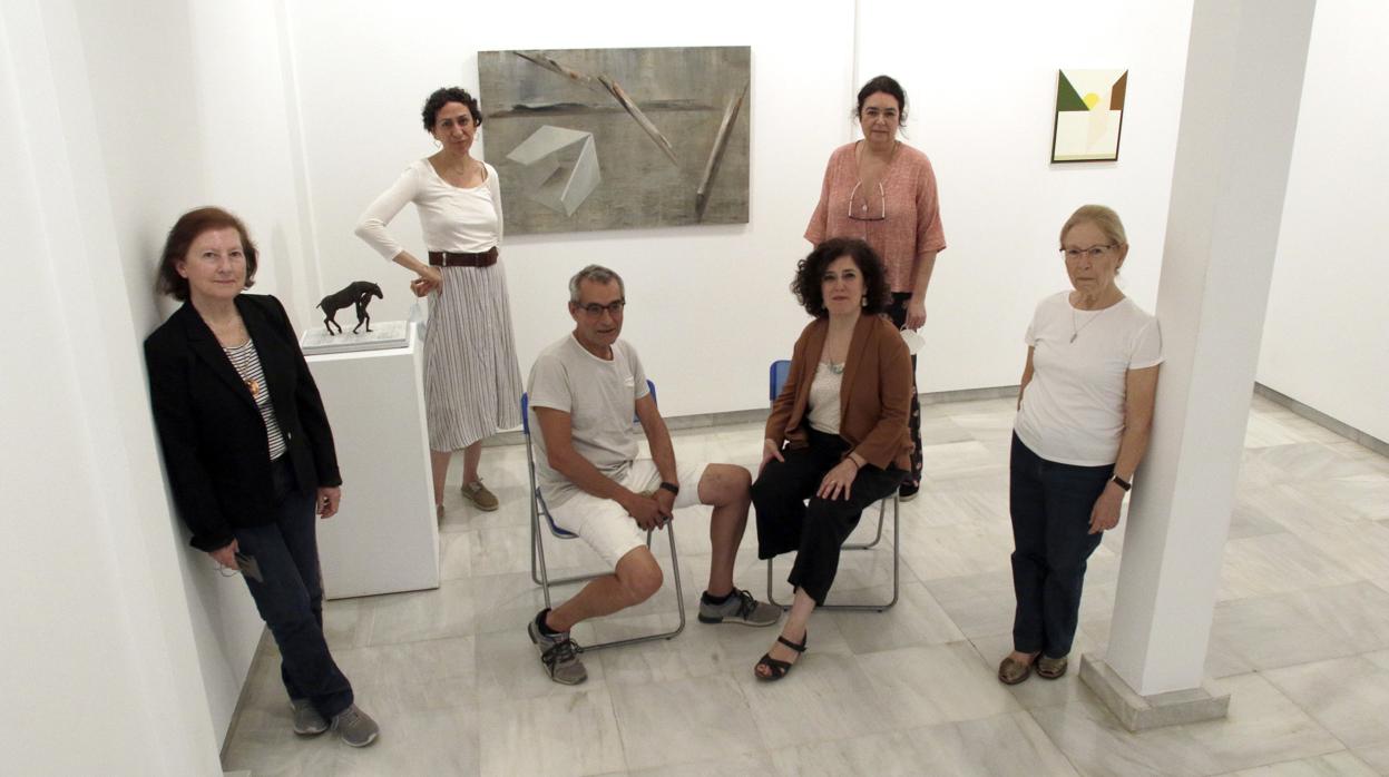 Concha Ybarra, Carlos Montaño, Montse Caraballo, Magdalena Bachiller, Ruth Morán y Paz Pérez Ramos en la galería Birimbao