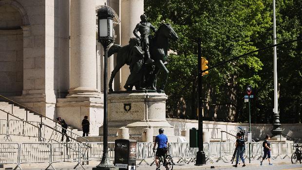 Nueva York retira la estatua de Theodore Roosevelt instalada delante del Museo de Historia Natural