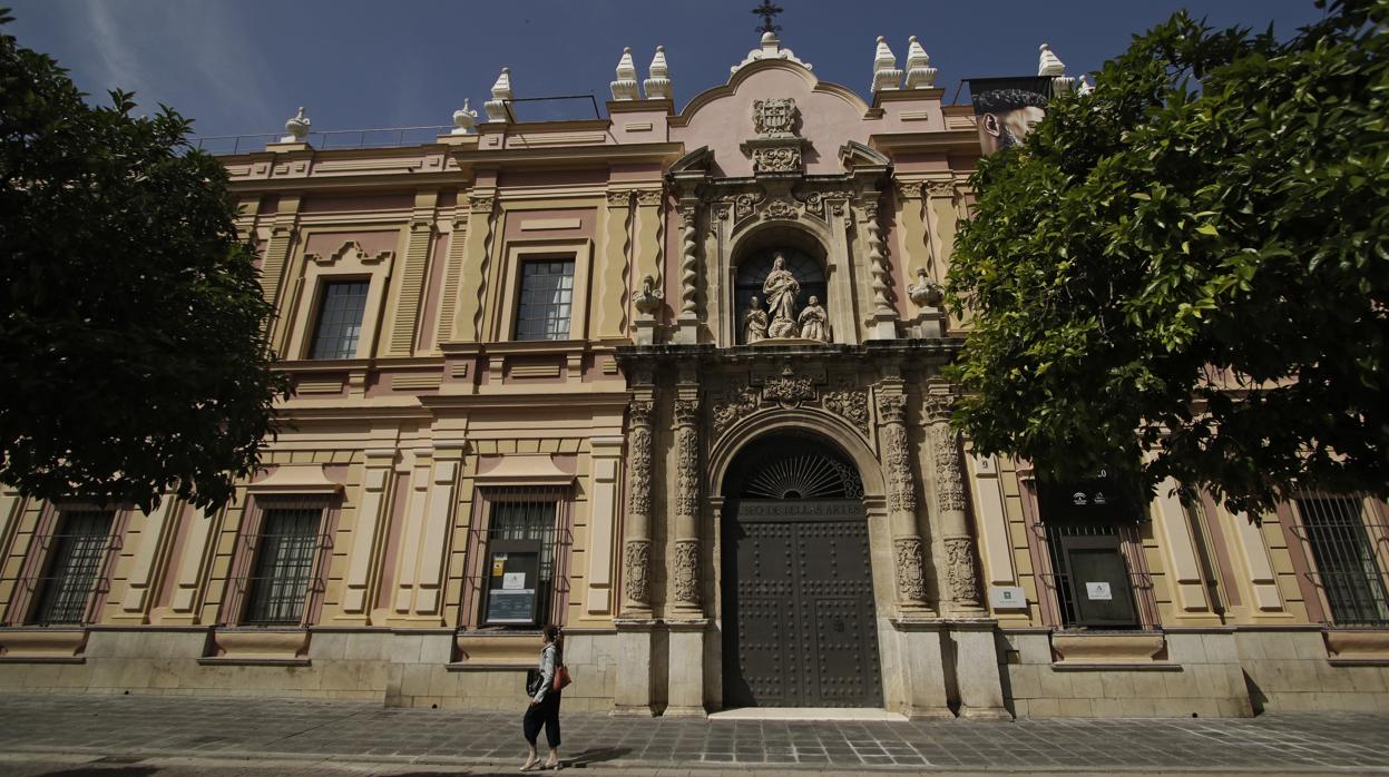 Fachada principal del Museo de Bellas Artes de Sevilla durante las primeras fases del confinamiento